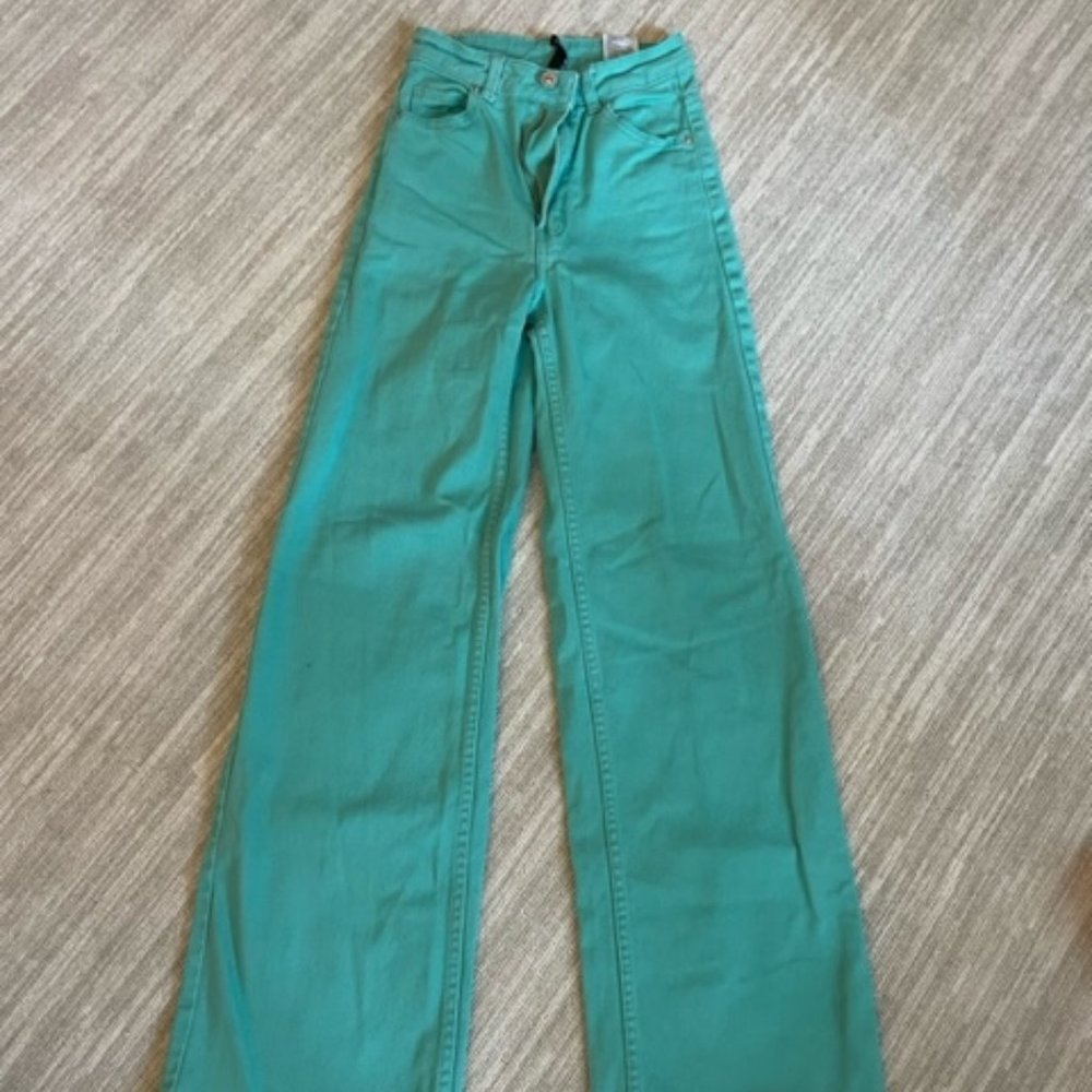Wide leg green H&M jeans
